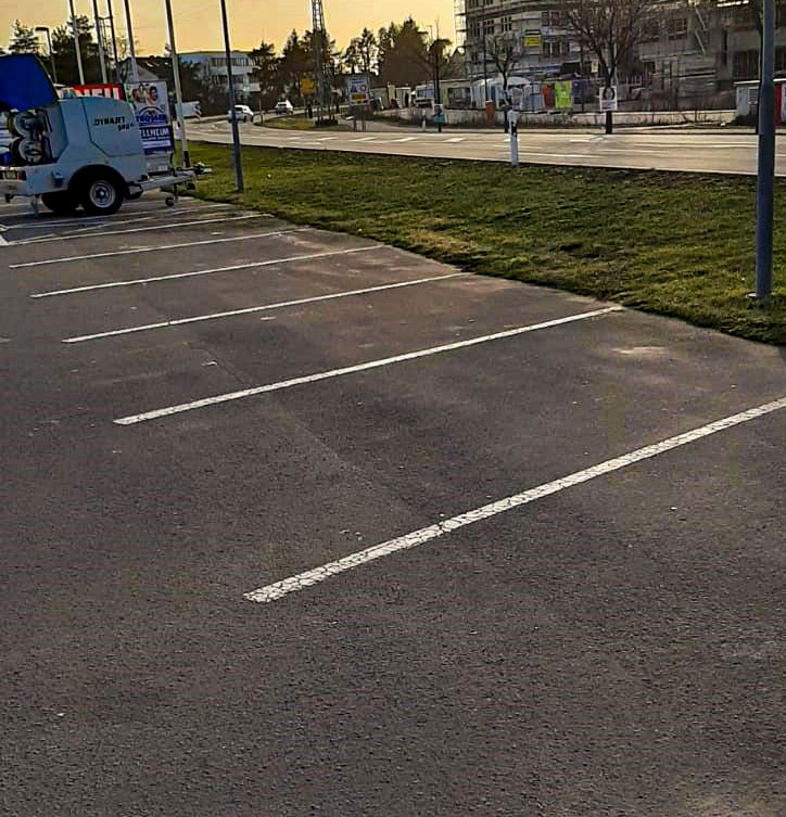 Unkrautvernichtung Parkplatz